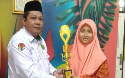 Izmatul Aqielah Juara 1 Lomba Nasyid, Harumkan Nama MTsN 4 Cirebon di Ajang Tingkat SMP/MTs Sederajat