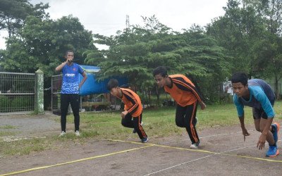 Siswa MTsN 4 Cirebon Borong Medali di Kejuaraan Mini Event Atletik Kabupaten Cirebon