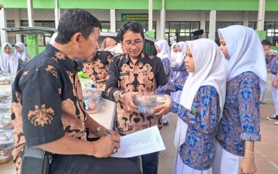 MTsN 4 Cirebon Salurkan MBG di Semester Genap Ramadan 1447 H: Jaga Kesehatan Selama Puasa