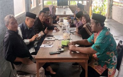 Sinkronisasi Layanan Pendidikan, Kepala Madrasah Se-KKM MTsN 4 Cirebon Gelar Rakor Luring