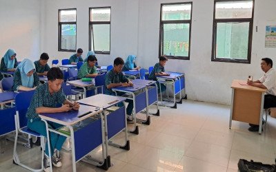 Dorong Transformasi Teknologi dan Kejujuran, MTsN 4 Cirebon Terapkan Ujian Digital Lewat Aplikasi “Exambro”