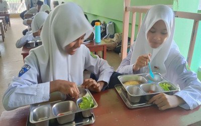 MTsN 4 Cirebon Mulai Bagikan Makan Bergizi Gratis untuk Dukung Kesehatan Siswa