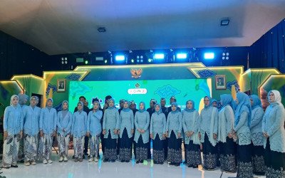 MTsN 4 Cirebon Tampilkan Paduan Suara pada Kick Off dan Talk Show Hari Guru Kemenag 2025