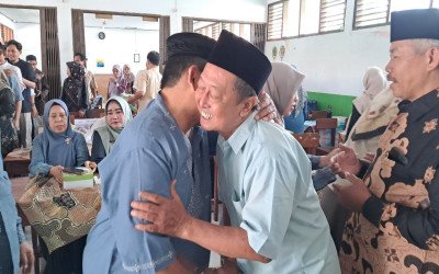 MTsN 4 Cirebon Gelar Pelepasan Dua Guru Purna Bakti, Sugiyadi dan Ismad