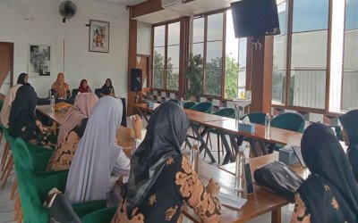 Dharma Wanita Persatuan MTsN 4 Cirebon Gelar Pertemuan Pengurus untuk Susun Program Kerja 2025–2028